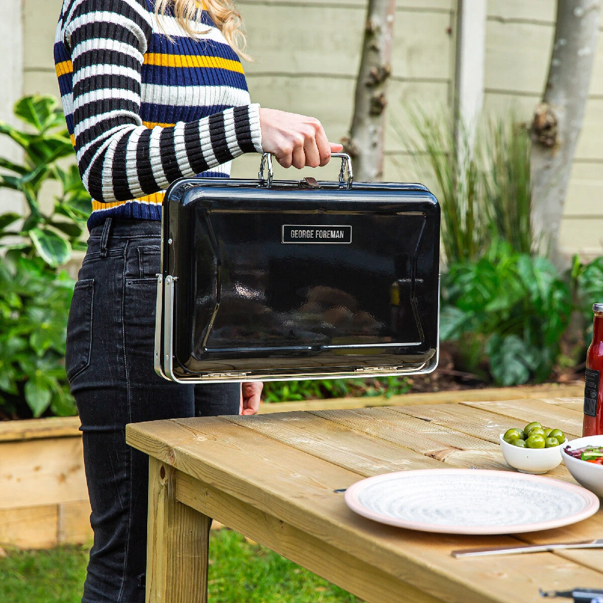 George Foreman GFPTBBQ1005B Portable Briefcase Charcoal BBQ - Black 3 George Foreman GFPTBBQ1005B Portable Briefcase Charcoal BBQ - Black - Image 3