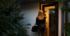 Eve Cam Smart Indoor Camera With Apple HomeKit Secure Video Technology 20 Eve Cam Smart Indoor Camera With Apple HomeKit Secure Video Technology -Quality Home Appliances Store Eve Cam Lifestyle 06 scaled